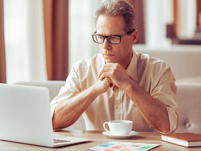 Parent PLUS Loan borrower at computer | Source: The College Investor