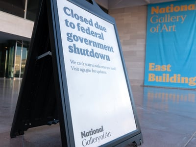 A sign that reads "Closed due to federal government shutdown," is seen outside of the National Gallery of Art on the 6th day of the government shutdown, in Washington, Monday, Oct. 6, 2025. (AP Photo/Jose Luis Magana)