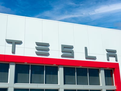 WOODBURY, MN, USA - Tesla automobile dearship exterior and logo. Photo Credit: wolterke