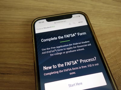 studentaid.gov website about FAFSA form displayed on mobile phone