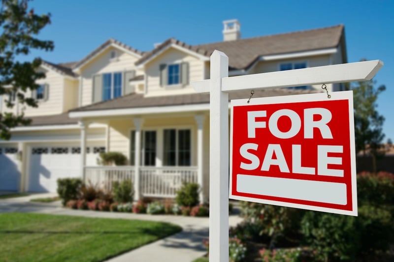Home for Sale sign, representing the growing number of distressed student loan borrowers with a mortgage. Source: The College Investor