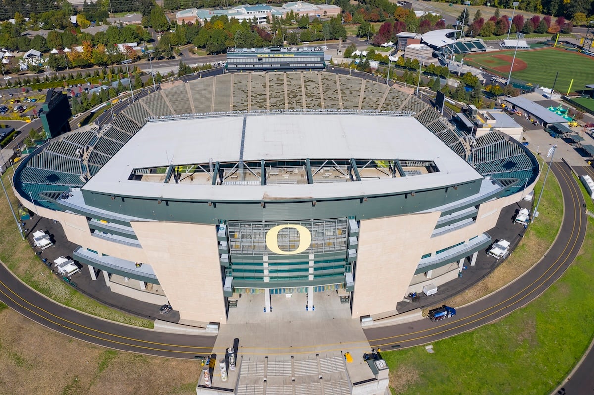 Eugene, Oregon, USA: Autzen Stadium is an outdoor football stadium in the northwest United States, in Eugene, Oregon. Located north of the University of Oregon campus, it is the home field of the Oregon Ducks.