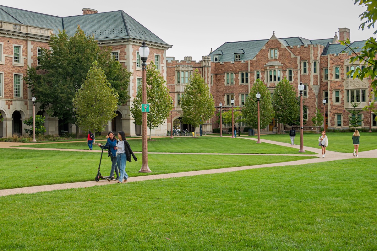 Unidentified individuals on the Danforth Campus of Washington University in St. Louis. — Photo by wolterke