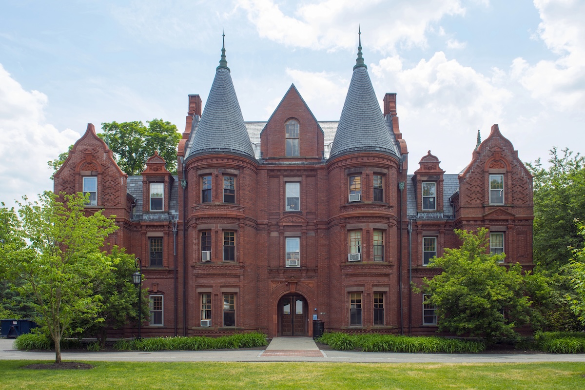 Wellesley Makes Tuition Free For Families Earning Under $200,000